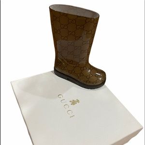 Toddler Gucci rain boot.